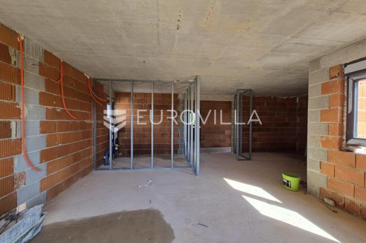 Vir, apartman na 2. katu s krovnom terasom i pogledom na more