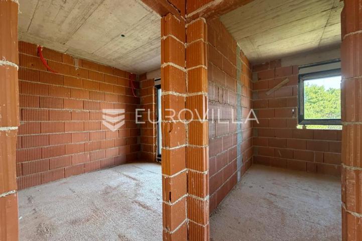 Vir, apartman na 2. katu s krovnom terasom i pogledom na more