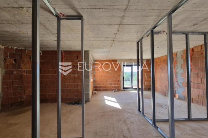 Vir, apartman na 2. katu s krovnom terasom i pogledom na more