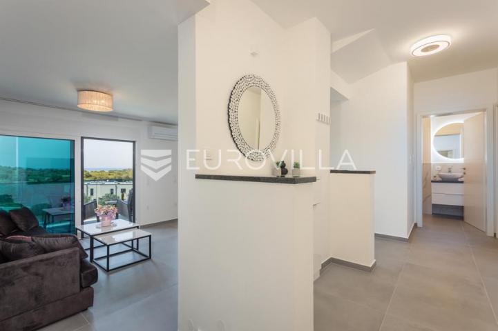 Istra, Štinjan, dugoročni najam stana 110 m² s tri spavaće sobe