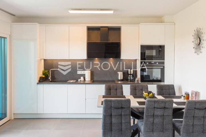 Istra, Štinjan, dugoročni najam stana 110 m² s tri spavaće sobe