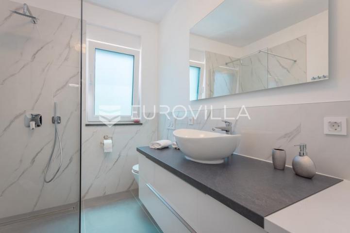 Istra, Štinjan, dugoročni najam stana 110 m² s tri spavaće sobe