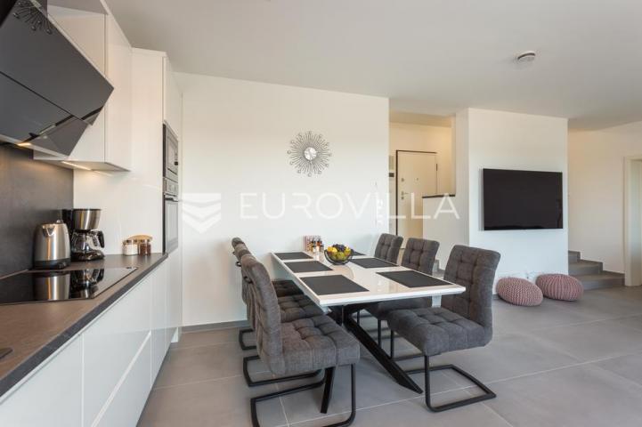 Istra, Štinjan, dugoročni najam stana 110 m² s tri spavaće sobe