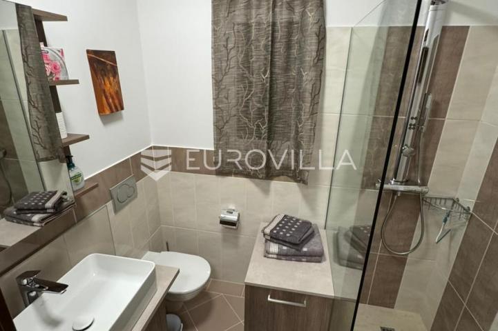 Brač, Bol, penthouse na atraktivnoj lokaciji