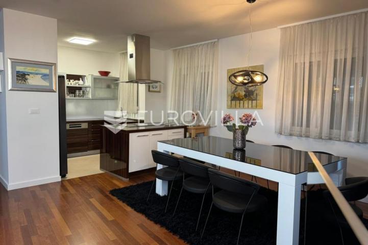 Brač, Bol, penthouse na atraktivnoj lokaciji
