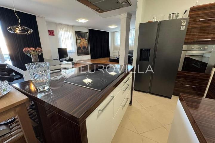 Brač, Bol, penthouse na atraktivnoj lokaciji