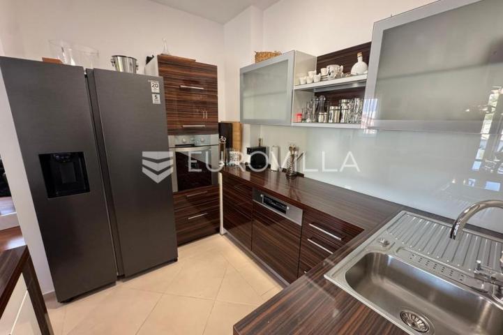 Brač, Bol, penthouse na atraktivnoj lokaciji