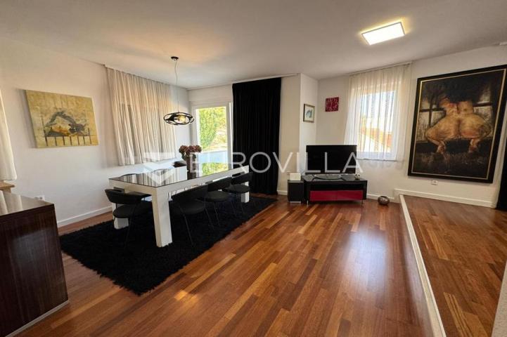 Brač, Bol, penthouse na atraktivnoj lokaciji