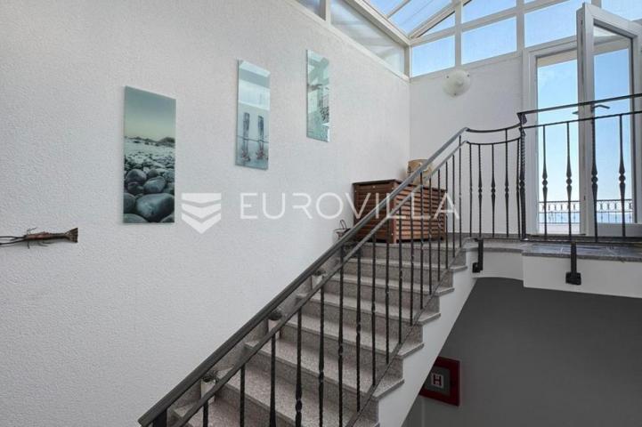 Brač, Bol, penthouse na atraktivnoj lokaciji