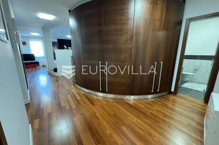 Brač, Bol, penthouse na atraktivnoj lokaciji