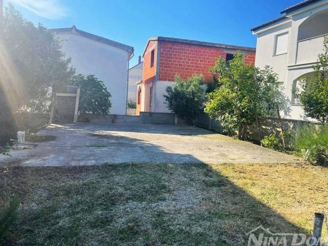Samostojeća kuća s 6 soba – samo 500 m od mora, otok Vir!