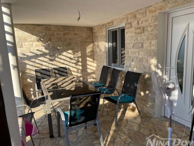 Samostojeća kuća s 6 soba – samo 500 m od mora, otok Vir!