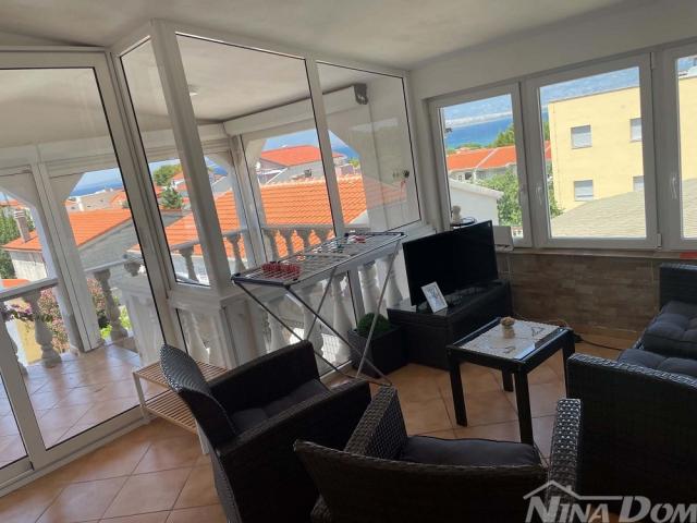 Samostojeća kuća s 6 soba – samo 500 m od mora, otok Vir!