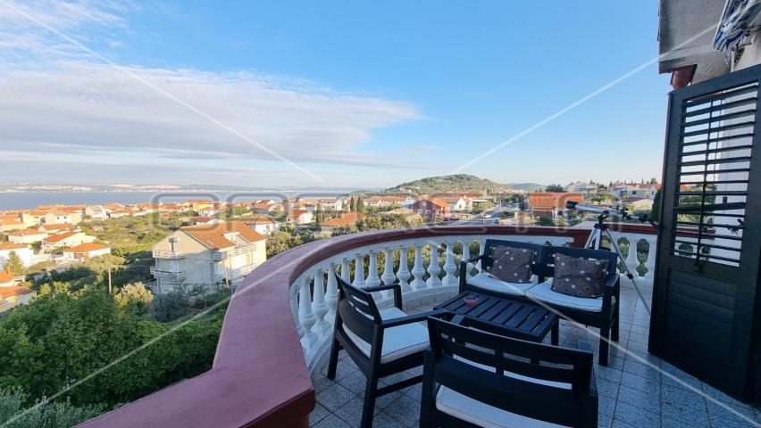 Kuća sa otvorenim pogledom na more i zadarsko područje, Ugljan, 310 m2