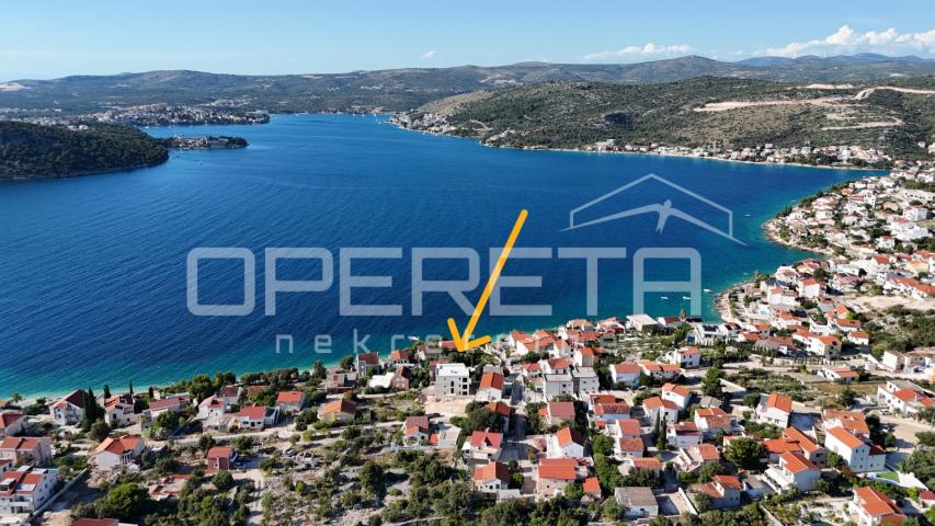 Novogradnja Ražanj, 70 m od mora, stan s balkonom i pogledom