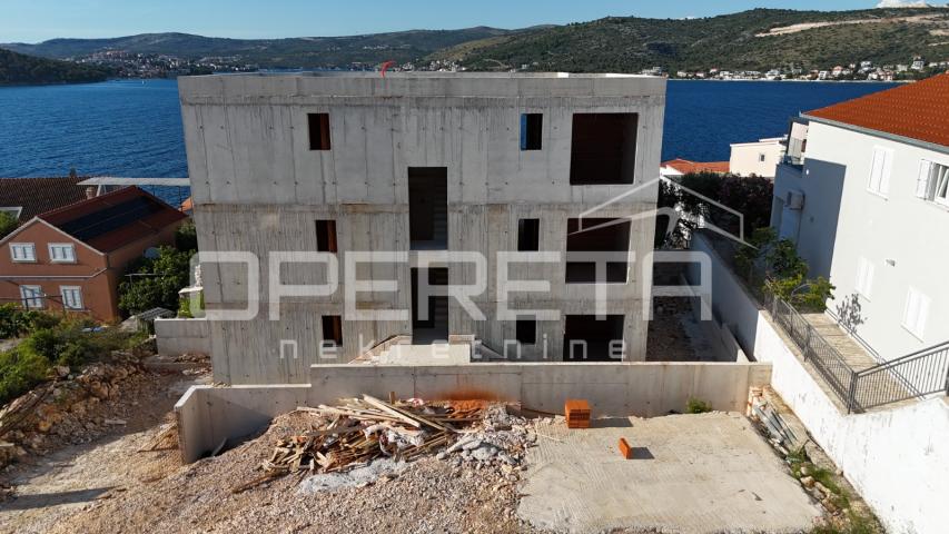 Novogradnja Ražanj, 70 m od mora, stan s balkonom i pogledom
