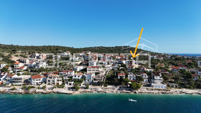 Novogradnja Ražanj, 70 m od mora, stan s balkonom i pogledom