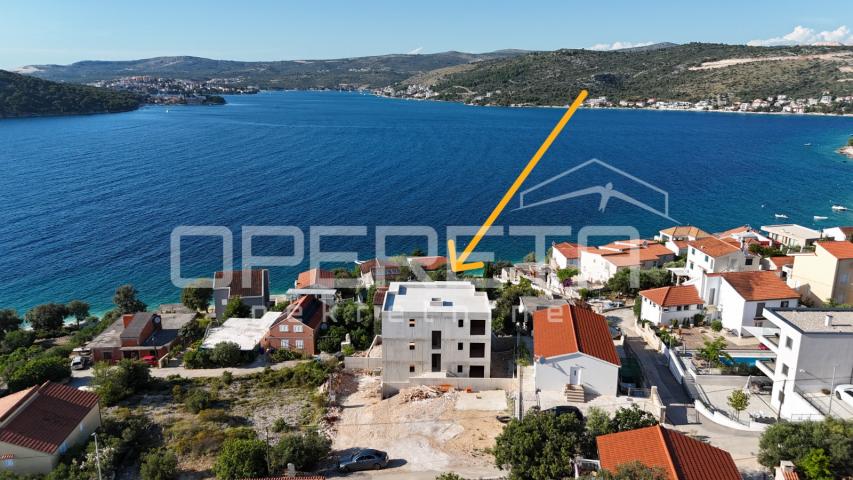 Novogradnja Ražanj, 70 m od mora, stan s balkonom i pogledom