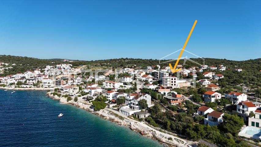 Novogradnja Ražanj, 70 m od mora, stan s balkonom i pogledom