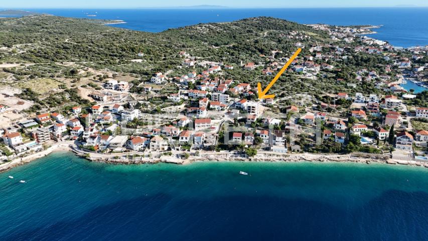 Novogradnja Ražanj, 70 m od mora, stan s balkonom i pogledom