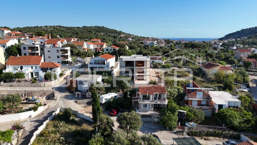 Novogradnja Ražanj, 70 m od mora, stan s balkonom i pogledom