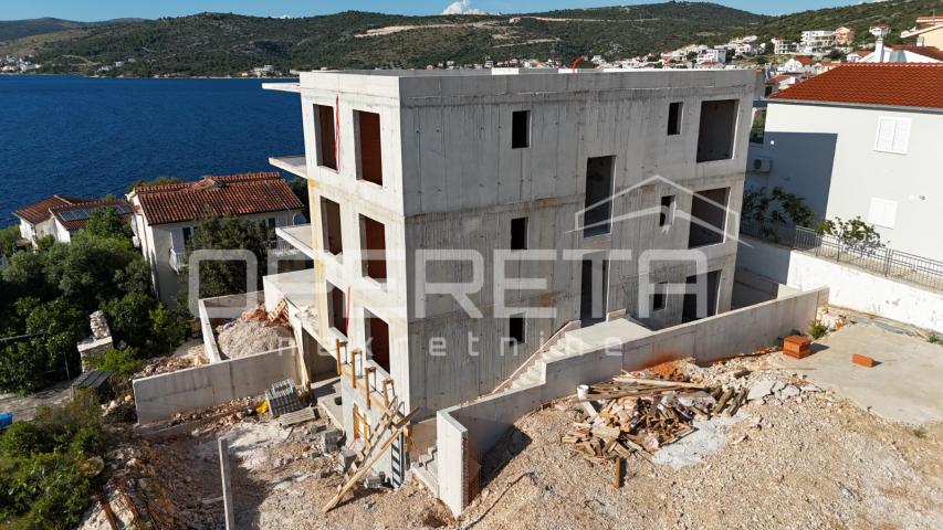 Novogradnja Ražanj, 70 m od mora, stan s balkonom i pogledom