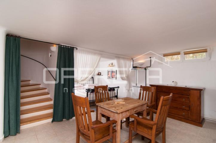 Kuća kraj samoga mora, 198 m2, sa bazenom, Supetar, Brač 