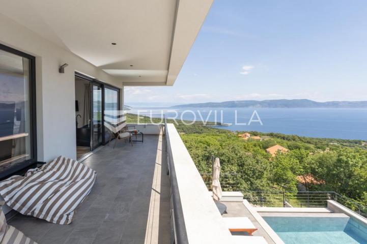 Istra, okolica Labina, prekrasna villa očaravajućeg pogleda na Kvarner na izoliranoj lokaciji