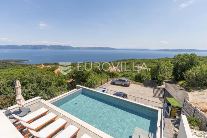 Istra, okolica Labina, prekrasna villa očaravajućeg pogleda na Kvarner na izoliranoj lokaciji