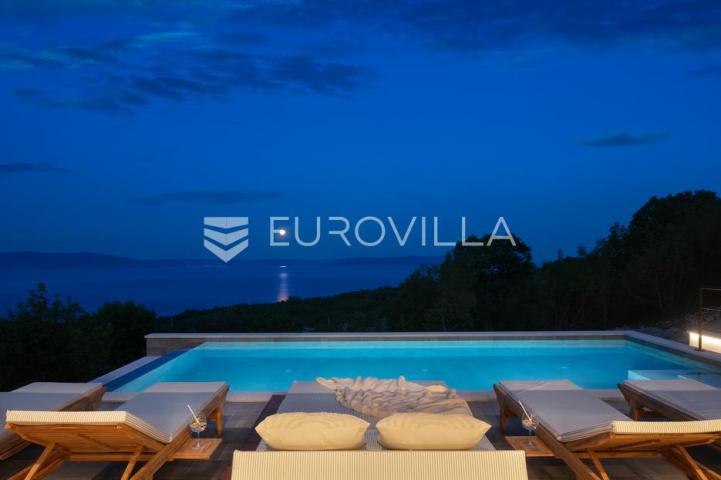 Istra, okolica Labina, prekrasna villa očaravajućeg pogleda na Kvarner na izoliranoj lokaciji