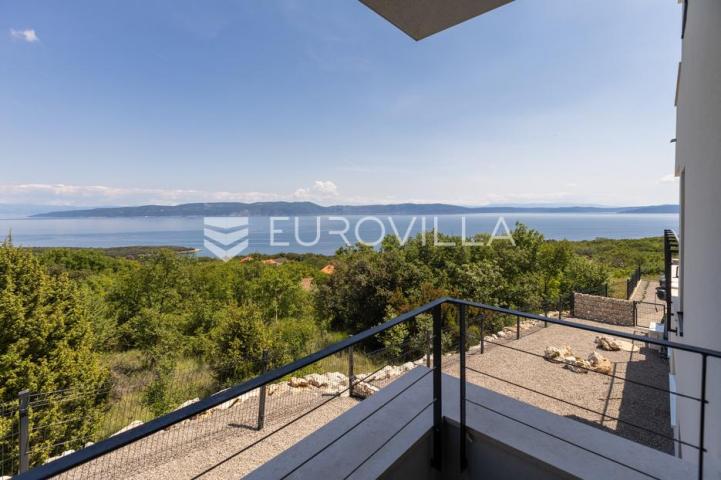 Istra, okolica Labina, prekrasna villa očaravajućeg pogleda na Kvarner na izoliranoj lokaciji