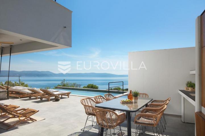 Istra, okolica Labina, prekrasna villa očaravajućeg pogleda na Kvarner na izoliranoj lokaciji
