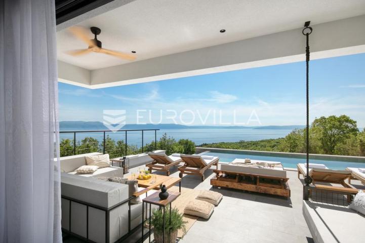 Istra, okolica Labina, prekrasna villa očaravajućeg pogleda na Kvarner na izoliranoj lokaciji