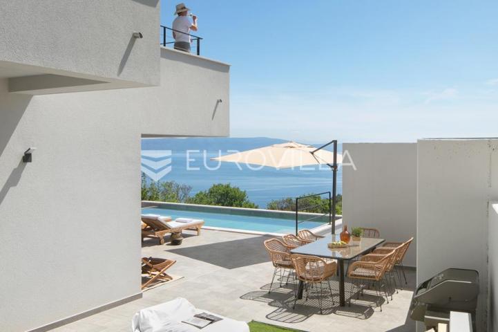 Istra, okolica Labina, prekrasna villa očaravajućeg pogleda na Kvarner na izoliranoj lokaciji