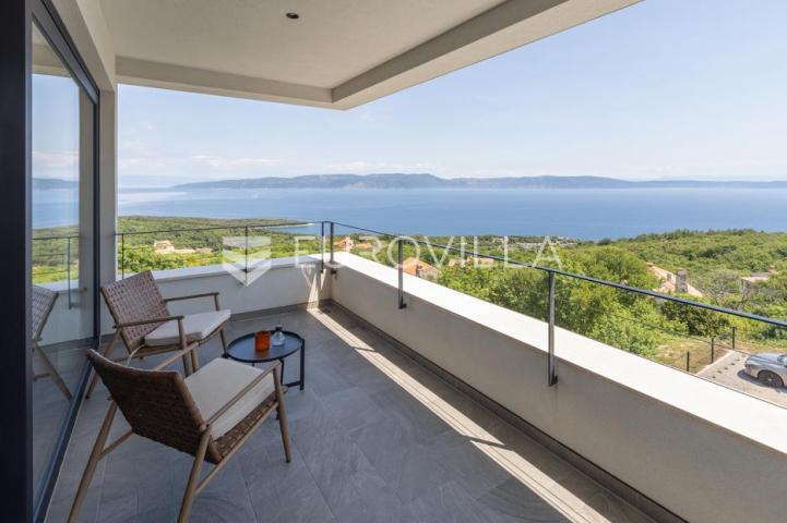 Istra, okolica Labina, prekrasna villa očaravajućeg pogleda na Kvarner na izoliranoj lokaciji