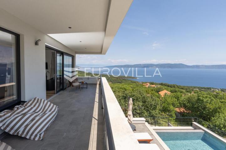 Istra, okolica Labina, prekrasna villa očaravajućeg pogleda na Kvarner na izoliranoj lokaciji