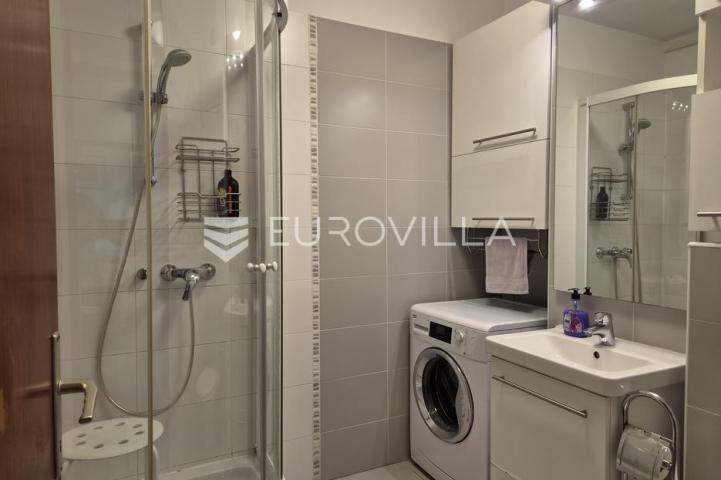 Zagreb, Novi Zagreb, Dugave dvosoban stan 53 m², 4. kat, lift