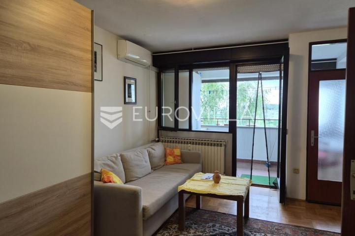 Zagreb, Novi Zagreb, Dugave dvosoban stan 53 m², 4. kat, lift