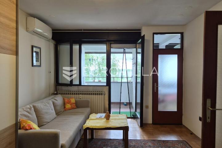 Zagreb, Novi Zagreb, Dugave dvosoban stan 53 m², 4. kat, lift