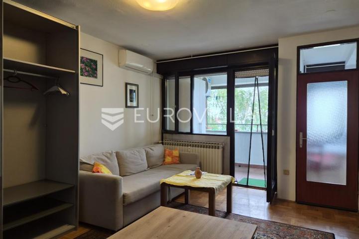 Zagreb, Novi Zagreb, Dugave dvosoban stan 53 m², 4. kat, lift