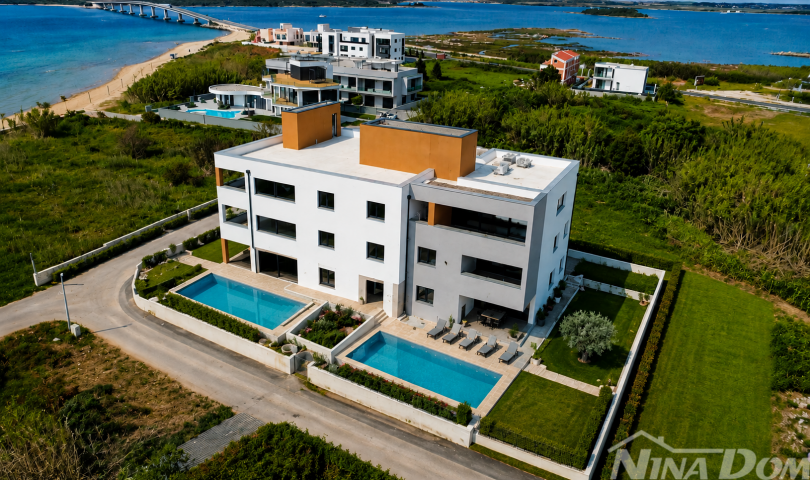 HRVATSKA, PRIVLAKA DALMACIJA- LUKSUZNA PENTHOUSE- 60 metara od mora
