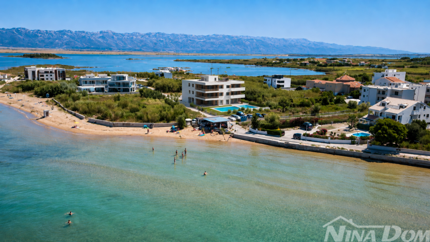 HRVATSKA, PRIVLAKA DALMACIJA- LUKSUZNA PENTHOUSE- 60 metara od mora