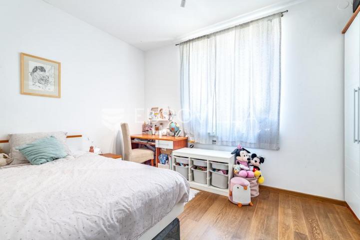 Zagreb, Maksimir, prekrasan trosoban stan, garažno parking mjesto, spremište, 77 m²