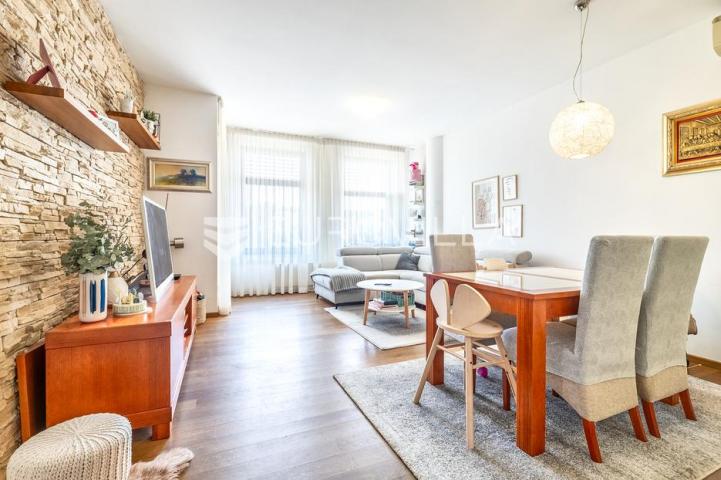 Zagreb, Maksimir, prekrasan trosoban stan, garažno parking mjesto, spremište, 77 m²