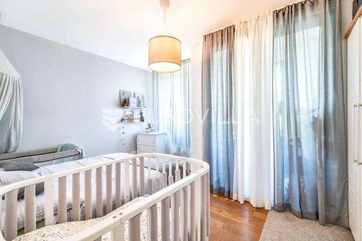 Zagreb, Maksimir, prekrasan trosoban stan, garažno parking mjesto, spremište, 77 m²