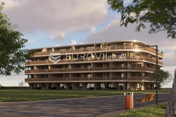 Istra, Umag, moderan stan s predivnim privatnim vrtom, S010