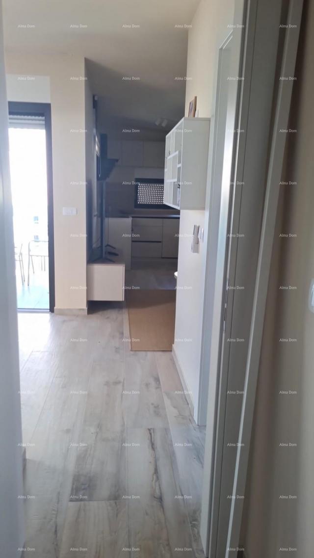 Stan Moderan apartman u bloku E s parkirnim mjestom i spremištem, u blizini Umaga!