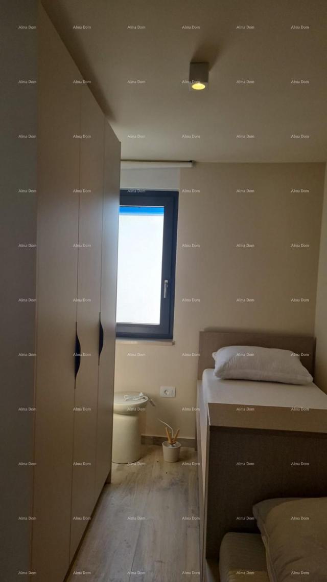 Stan Moderan apartman u bloku E s parkirnim mjestom i spremištem, u blizini Umaga!
