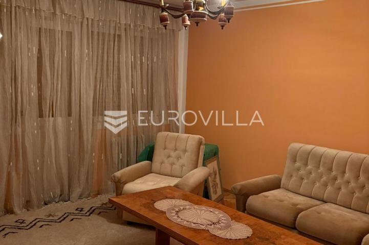 Karlovac, Borlin, kuća 720 m² s poslovnim prostorom, gospodarskom zgradom i nogometnim terenom