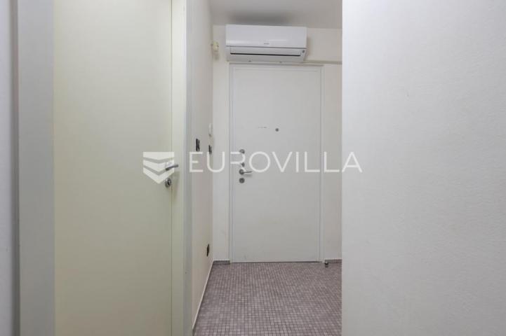 Rijeka, Centar, odličan trosoban stan 60 m² s garažnim parkirnim mjestom